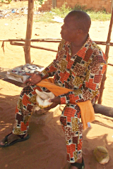 <p>Denis Ahouandjinou,<br class='manualbr' />chef d'arrondissement</p>