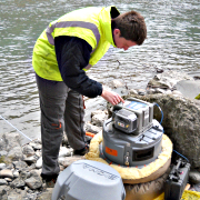  <p>Mesures dans l'Arve <br class='manualbr' /><small>(photo : Syndicat des eaux<br class='manualbr' />des Rocailles et de Bellecombe)</small></p>