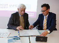  <p><small>Jean-Dominique Vassalli,<br class='manualbr' />recteur de l'Université de Genève,<br class='manualbr' />et Stefan Uhlenbrook,<br class='manualbr' />vice-recteur de l'UNESCO-IHE,<br class='manualbr' />lors de la signature du protocole d'accord, le 4 février 2015 à Genève <br class='manualbr' /><i>(J.Erard / genevawaterhub.org)</i><br class='manualbr' /></small></p>