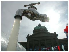  <p>Quand le Salon Aqua-Bulle 2003 se présentait à Berne<br class='autobr' />
(photo Pierre Schwaller, lyoba.ch)</p>