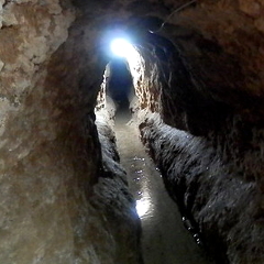  <p><small>Intérieur d'un qanât en Iran<br class='manualbr' /><small><i>(photo Water Alternatives)</i></small></small></p>