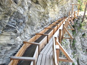  <p><small>Sur le bisse de Lens <i>(aqueduc.info)</i></small></p>