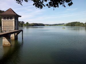  <p><small>18 % de l'eau potable de Lausanne provient du<br class='manualbr' />Lac de Bret et nécessite une chaîne de traitement<br class='manualbr' />longue, complexe et coûteuse <small><i>(aqueduc.info)</i></small></small></p>