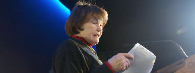  <p>Danielle Mitterrand, lors de la séance d'inauguration du Forum alternatif mondial de l'eau (Genève 17 mars 2005)</p>