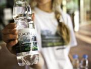  <p>De l'eau des glaciers pour dire l'urgence de la situation<br class='autobr' />
photo © Greenpeace/<br class='manualbr' />Rezo/Ackermann</p>